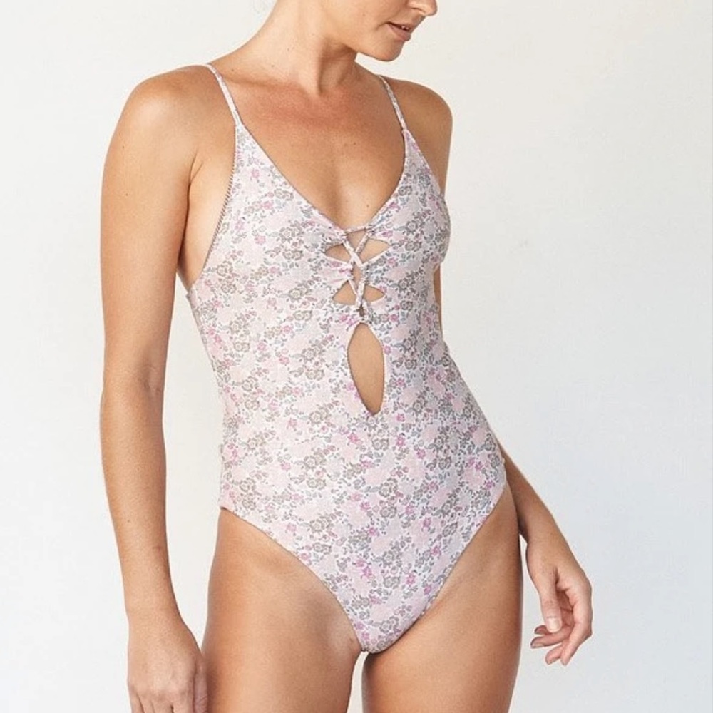 Brand New Acacia Full Piece